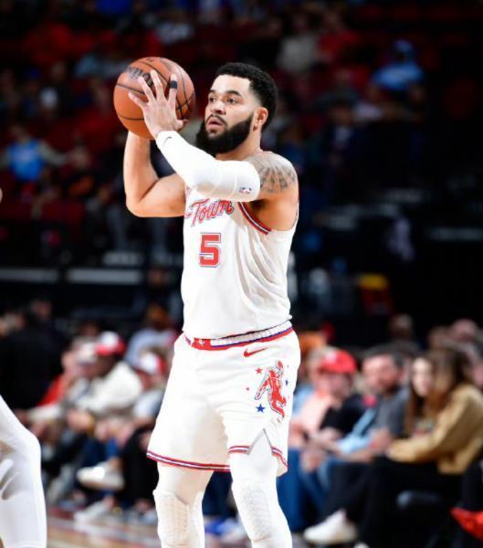 卡佩拉虽然, 月左右的时, 格林曾经加