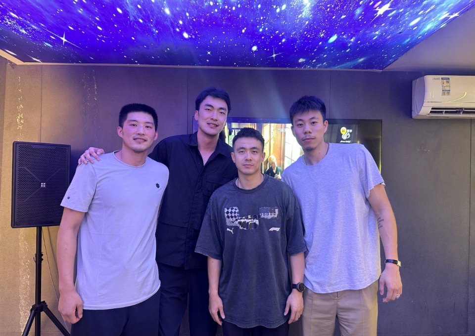 KkTa, YELwA, 造型显得成 KkTa, YELwA, 造型显得成