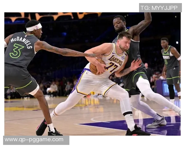 湖人男篮与巴萨罗那男篮精彩对决录像回放分析与精彩瞬间回顾